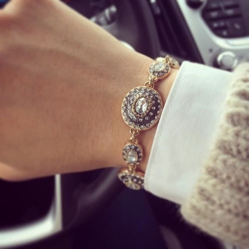 Stella & Dot Neeya Pavé Bracelet & Earrings Set Gold - Picture 8 of 11